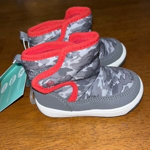 New baby boy boots size 3 Surprize by Stride rite - grey camo